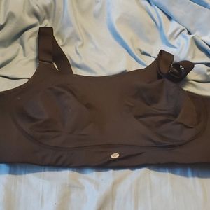 Black molded no-wire sports bra Livi Active